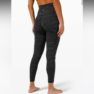 Lululemon Align 25” Size 8 Le Tigre